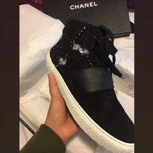 ❌SOLD❌ BNIB CHANEL black tweed/suede hightops